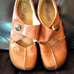 Alegria shoe-Kaitlyn cognac burnish snake, size EU 40, slip resistant